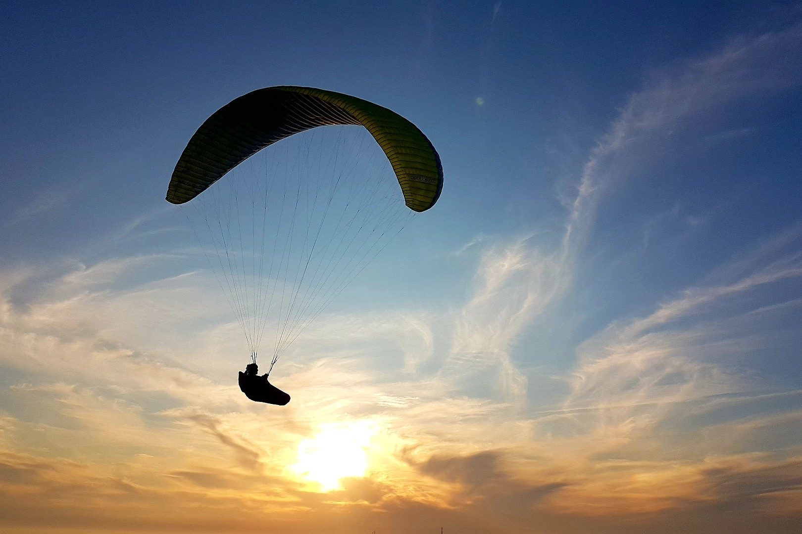 paraglider-sunset-5358333_1920